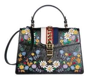 bolso bandolera gucci negro con flores 